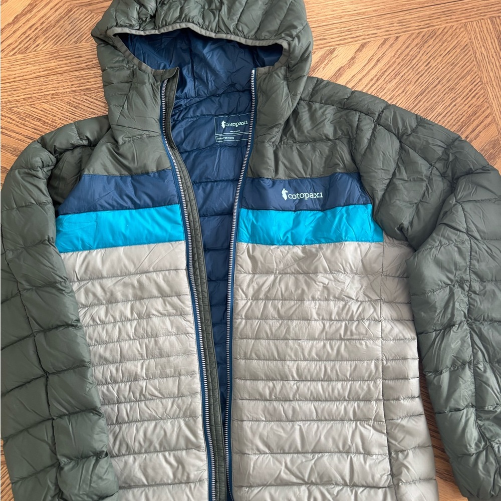 Cotopaxi Fuego Hooded Insulated Puffer Jacket / Coat